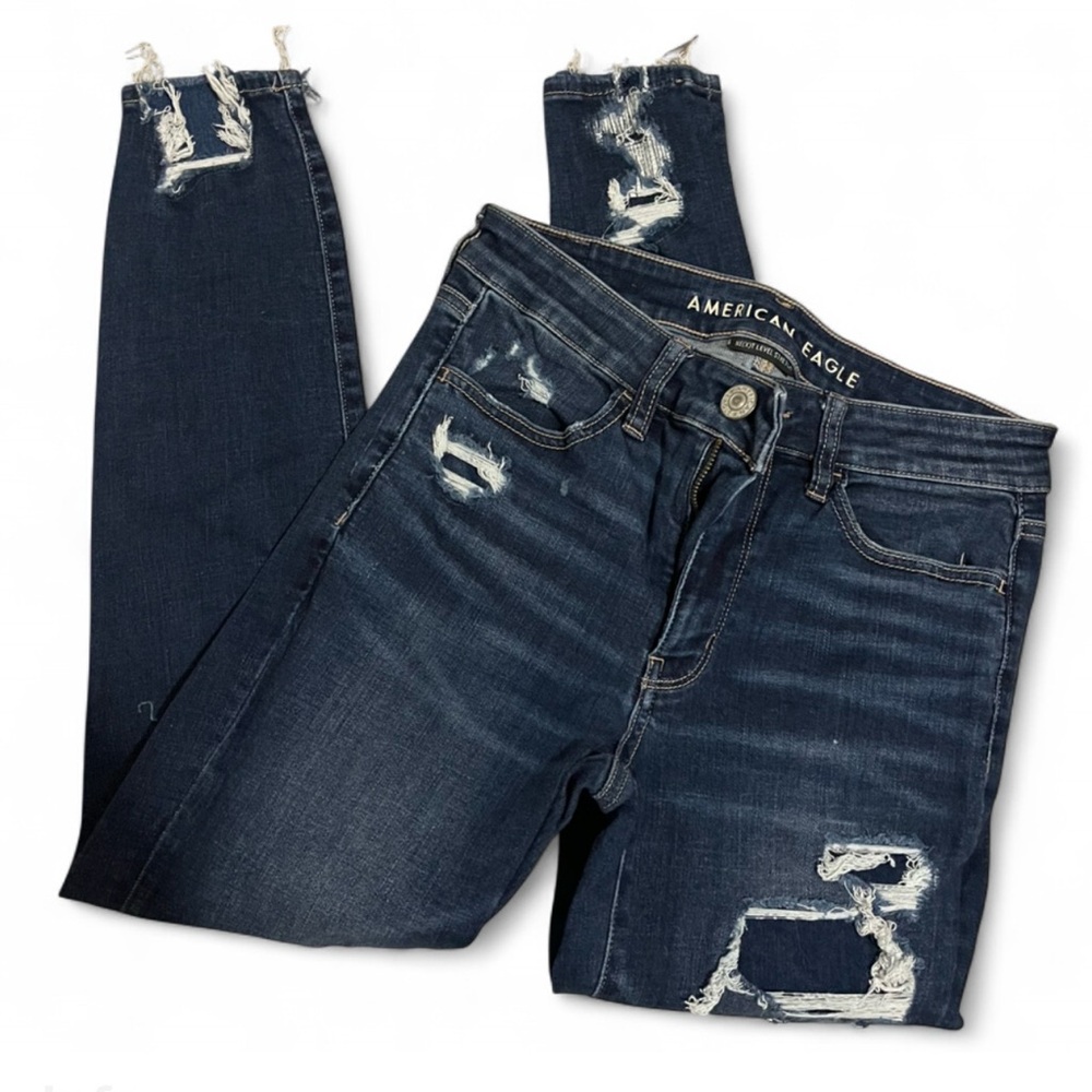 American Eagle Outfitters Women's Distressed Blue Jeans